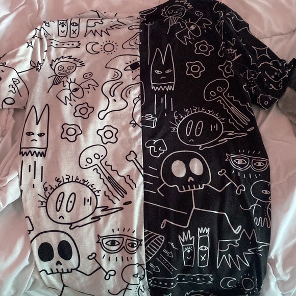 SHEIN medium men’s graphic T shirt,Black and white split - Picture 2 of 3